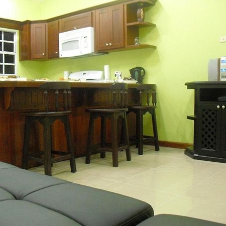 Piarco Village Suites Esterno foto