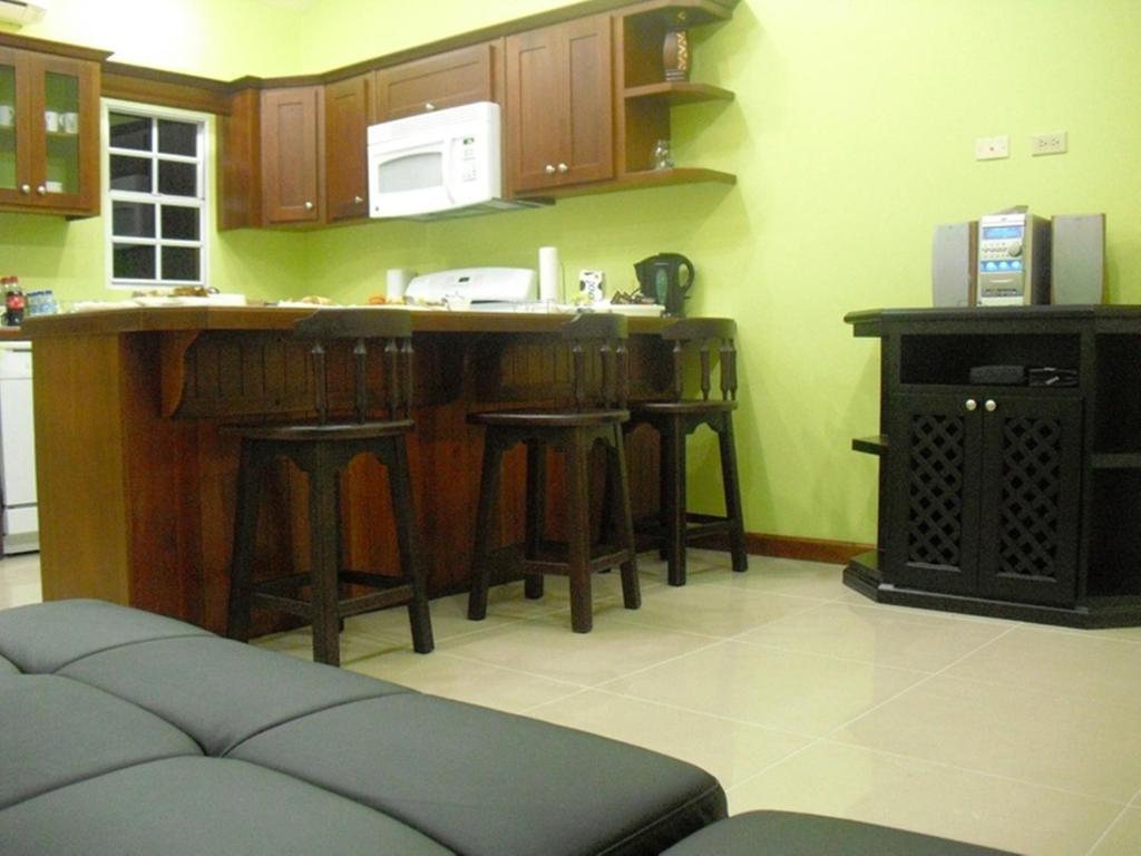 Piarco Village Suites Esterno foto